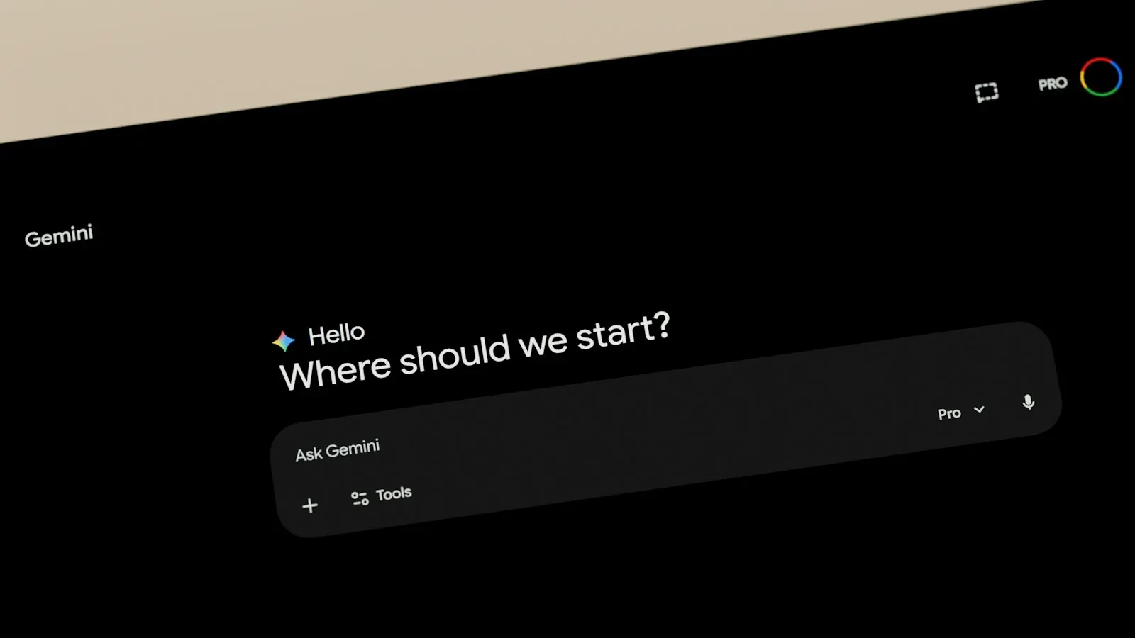 Tela do Google Gemini perguntando por onde começar, em um notebook